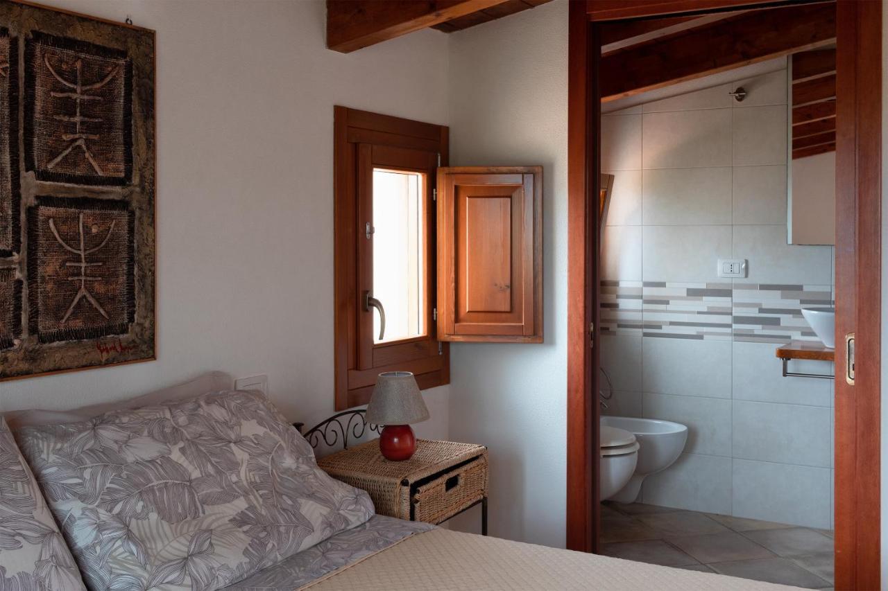 Sa Guardia De Ferricci Bed & Breakfast Соланас Екстериор снимка