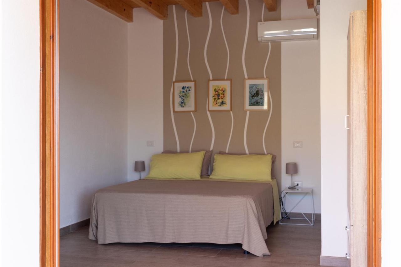 Sa Guardia De Ferricci Bed & Breakfast Соланас Екстериор снимка